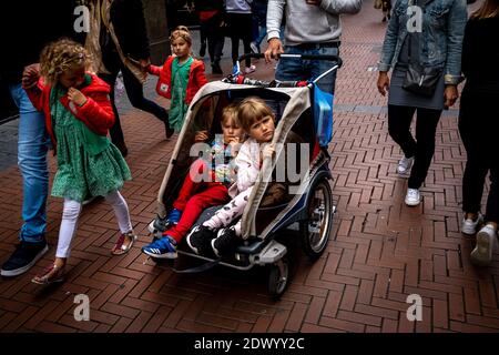 Tägliches Leben in Amsterdam. Vie quotidienne à Amsterdam. Stockfoto