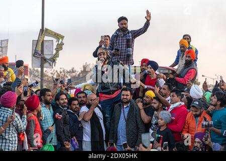 punjabi Sänger Babbu maan während der Proteste an der singhu Grenze gegen das neue Farmgesetz in indien. Stockfoto