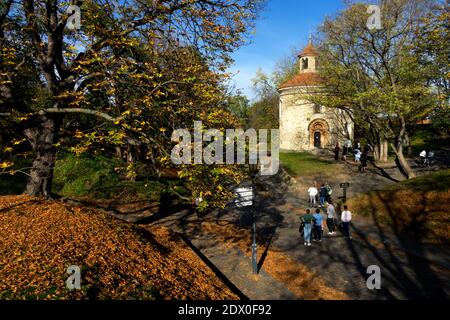 Rotunda St. Martin in Vysehrad, Prager Park im Herbst Stockfoto