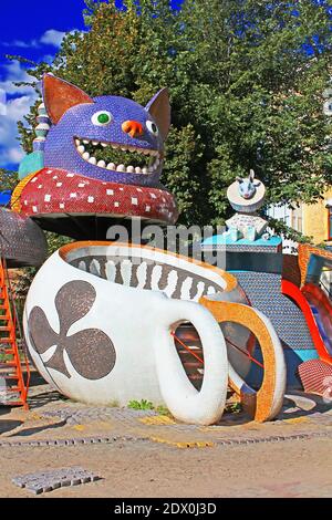 KIEW, UKRAINE - 17. AUGUST 2013: Alice im Wunderland Spielplatz in der malerischen Alley, Kiew Stockfoto