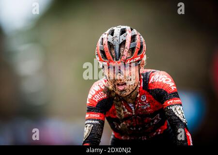 Die Holländerin Denise Betsema überquert die Ziellinie beim Damen-Elite-Rennen des 'Herentals Crosst'-Cyclocross-Rennens, der vierten Etappe (von 8) Stockfoto