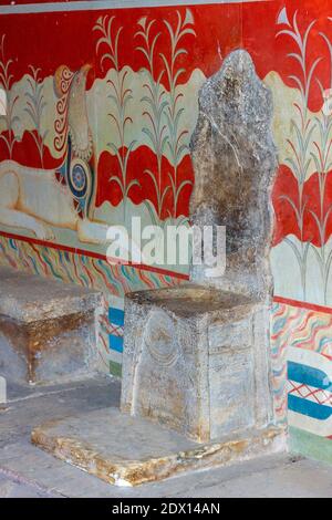 Der Saal des Thrones in der minoische Palast von Knossos, Heraklion, Kreta, Griechenland Stockfoto