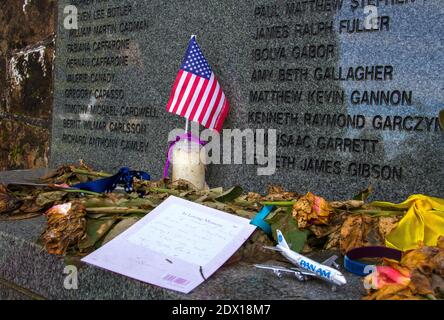 Garden of Remembrance für Pan am Flight 103 auf dem Dryfestale Cemetery, Lockerbie in Schottland. Stockfoto