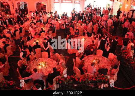 Ferrari Cavalcade, der Platz von Capri ganz rot - Evento Ferrari, la Piazzetta di Capri illuminata in rosso Stockfoto