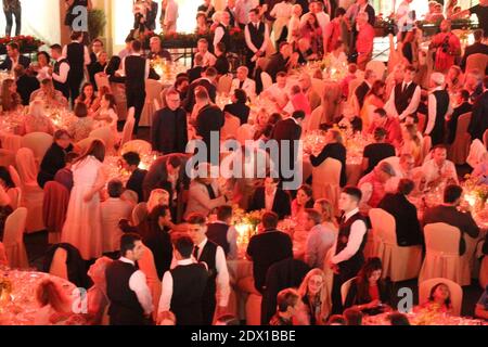 Ferrari Cavalcade, der Platz von Capri ganz rot - Evento Ferrari, la Piazzetta di Capri illuminata in rosso Stockfoto