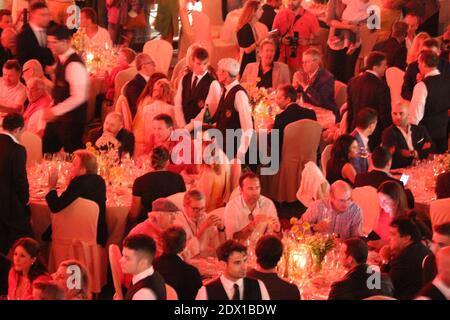 Ferrari Cavalcade, der Platz von Capri ganz rot - Evento Ferrari, la Piazzetta di Capri illuminata in rosso Stockfoto