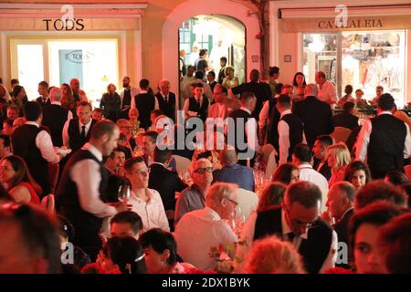 Ferrari Cavalcade, der Platz von Capri ganz rot - Evento Ferrari, la Piazzetta di Capri illuminata in rosso Stockfoto