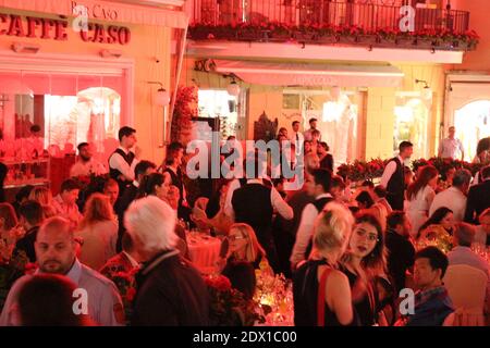 Ferrari Cavalcade, der Platz von Capri ganz rot - Evento Ferrari, la Piazzetta di Capri illuminata in rosso Stockfoto