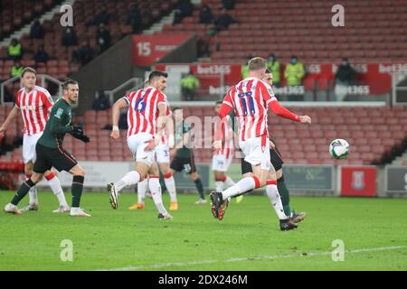 STOKE ON TRENT, ENGLAND. MITTWOCH, 23. DEZEMBER. Gareth Bale von Tottenham Hotspur punktet am Mittwoch, den 23. Dezember 2020 im Carabao Cup Quarter Final Match zwischen Stoke City und Tottenham Hotspur im Britannia Stadium, Stoke-on-Trent, um 1-0 gegen Tottenam zu gewinnen. (Kredit: Simon Newbury, Mi News) Kredit: MI Nachrichten & Sport /Alamy Live Nachrichten Stockfoto