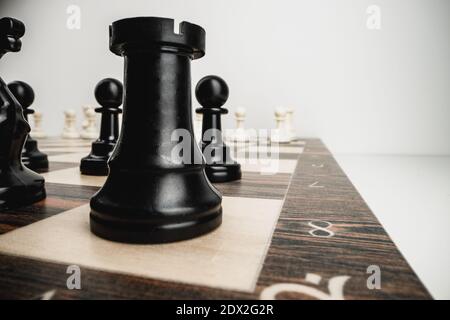Macro photo of chess pieces on a chess board Stockfoto