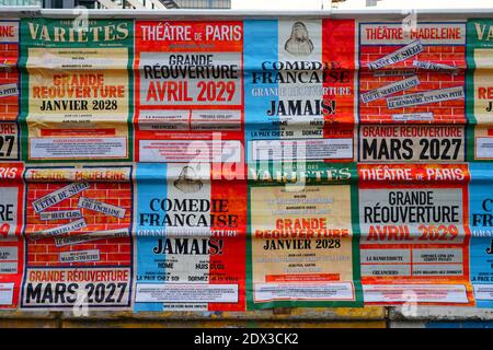 PARIS, FRANKREICH -15 DEZ 2020- Ansicht von Plakaten, die von Theatern in Paris entworfen wurden, um gegen die Schließung von Kulturstätten während der COVID-19 p zu protestieren. 2020 Stockfoto