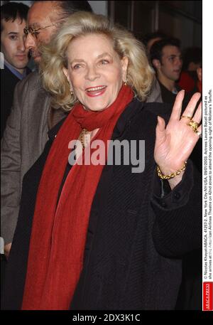 Die Hollywood-Schauspielerin Lauren Bacall ist im Alter von 89 Jahren nach einem Schlaganfall in ihrem Haus in New York gestorben. Datei Foto : © Nicolas Khayat/ABACA. 41257-2. New York City-NY-USA, 09/01/2003. Die Schauspielerin Lauren Bacall stellte sich vor, als sie im American Airlines Theater in der 42. Straße ankommt, um an der Eröffnungsnacht von Molieres Tartuffe teilzunehmen. Stockfoto