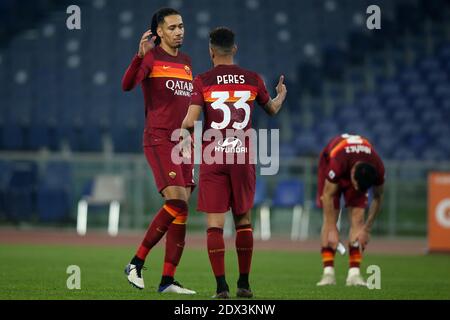 Rom, Italien. Dezember 2020. ROM, Italien - 23.12.2020: SMALLING FEIERT SIEG IM italienischen Serie A Liga 2020 Fußballspiel zwischen AS ROMA gegen CAGLIARI, im Olympiastadion in Rom Kredit: Unabhängige Fotoagentur/Alamy Live News Stockfoto