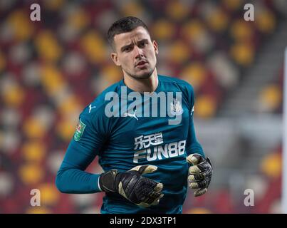 Brentford, Großbritannien. Dezember 2020. Newcastle United Karl Darlow beim Carabao Cup Quarter Final Match zwischen Brentford und Newcastle United im Brentford Community Stadium, Brentford, England am 22. Dezember 2020. Foto von Andrew Aleksiejczuk/Prime Media Images. Kredit: Prime Media Images/Alamy Live Nachrichten Stockfoto