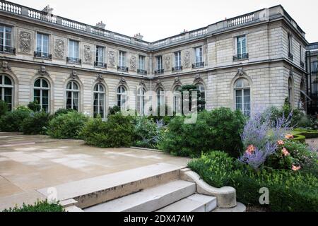 Ein Blick auf den Garten des Elysee-Palastes, der offiziellen Residenz des französischen Präsidenten, an einem Tag der offenen Tür für die Öffentlichkeit, 6. Juli 2014. Foto von Audrey Poree/ABACAPRESS.COM Stockfoto