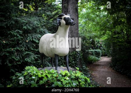 Ein Blick auf den Garten des Elysee-Palastes, der offiziellen Residenz des französischen Präsidenten, an einem Tag der offenen Tür für die Öffentlichkeit, 6. Juli 2014. Foto von Audrey Poree/ABACAPRESS.COM Stockfoto