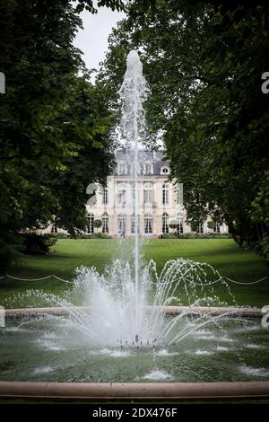Ein Blick auf den Garten des Elysee-Palastes, der offiziellen Residenz des französischen Präsidenten, an einem Tag der offenen Tür für die Öffentlichkeit, 6. Juli 2014. Foto von Audrey Poree/ABACAPRESS.COM Stockfoto