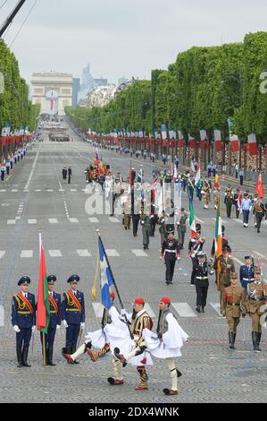 Griechische Delegation sah die jährliche Militärparade des Bastille-Tages am Place de la Concorde in Paris, Frankreich, am 14. Juli 2014. Foto von Ammar Abd Rabbo/ABACAPRESS.COM Stockfoto