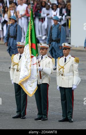 Algerische Delegation sah die jährliche Militärparade des Bastille-Tages am Place de la Concorde in Paris, Frankreich, am 14. Juli 2014. Foto von Ammar Abd Rabbo/ABACAPRESS.COM Stockfoto