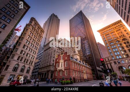 Boston, MA, USA-July 16, 2019: Massachusetts Old State House, eine Sehenswürdigkeit, die häufig von zahlreichen Touristen besucht wird und sich in der Nähe des Wahrzeichen Beacon Hill und Freedom Trail befindet Stockfoto