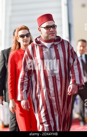 Marokkos König Mohammed VI. Und Marokkos Prinzessin Lalla Salma nehmen am 15. Juli 2014 an einer Abreisezeremonie für König Felipe VI. Von Spanien und Königin Letizia von Spanien am Flughafen Rabat Teil. Der neue König und die neue Königin von Spanien sind auf einem zweitägigen Besuch in Marokko. Foto von Nicolas Gouhier/ABACAPRESS.COM Stockfoto