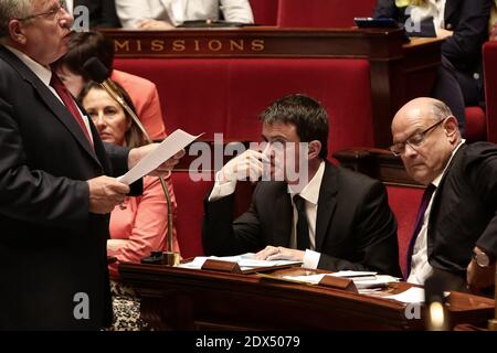 Während der Fragestunde am 15. Juli 2014 in der Nationalversammlung in Paris, Frankreich, sind der französische Finanzminister Christian Eckert, der französische Premierminister Manuel Valls und der französische Minister für Parlamentarische Beziehungen Jean-Marie Le Guen und Segolene Royal zu sehen. Foto von Stephane Lemouton/ABACAPRESS.COM Stockfoto