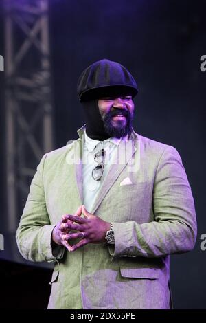 Gregory Porter tritt am 20. Juli 2014 auf der Bühne des FNAC Live Festival 2014 auf dem Rathausplatz in Paris auf. Foto von Audrey Poree/ABACAPRESS.COM Stockfoto