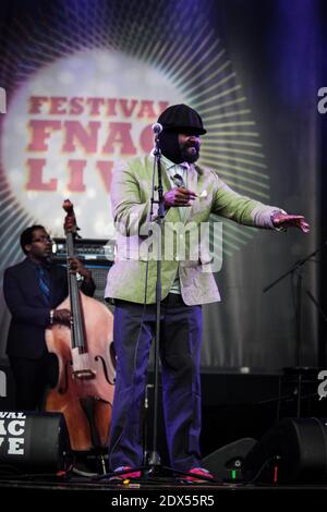 Gregory Porter tritt am 20. Juli 2014 auf der Bühne des FNAC Live Festival 2014 auf dem Rathausplatz in Paris auf. Foto von Audrey Poree/ABACAPRESS.COM Stockfoto