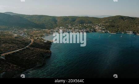 Agia Marina auf Ägina Insel nach Sonnenuntergang.schöne Landschaft aufgenommen. Stockfoto