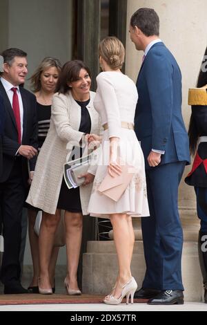 Die Bürgermeisterin von Paris, Anne Hidalgo, begrüßt König Felipe VI. Von Spanien und Königin Letizia von Spanien am 22. Juli 2014 im Elysee-Palast in Paris, Frankreich. König Felipe VI. Und Königin Letizia von Spanien sind in Frankreich in einem offiziellen Tagesbesuch. Foto von Nicolas Gouhier/ ABACAPRESS.COM Stockfoto