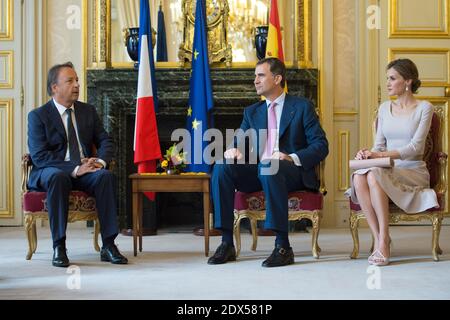 König Felipe VI. Von Spanien und Königin Letizia von Spanien treffen am 22. Juli 2014 in Paris, Frankreich, den Präsidenten des französischen Senats Jean-Pierre Bel im Palais du Petit Luxembourg. König Felipe VI. Und Königin Letizia von Spanien sind in Frankreich in einem offiziellen Tagesbesuch. Foto von Nicolas Gouhier/ ABACAPRESS.COM Stockfoto