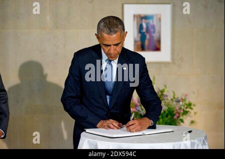 US-Präsident Barack Obama unterschreibt am 22. Juli 2014 in der Botschaft der Niederlande in Washington, DC, USA ein Kondolenzbuch. Foto von Ron Sachs/Pool/ABACAPRESS.COM Stockfoto