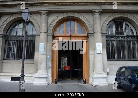 Außenansicht des Quai des Orfevres von 36, dem Polizeihauptquartier in Paris, Frankreich, am 1. August 2014. Die Pariser Polizei hat 51 Kilo Kokain verloren, schätzungsweise 2.5 Millionen Euro, die in ihrem berühmten Hauptquartier am 36 quai des Orfevres unter Verschluss und Schlüssel aufbewahrt werden, das in zahlreichen Kriminalromanen und -Filmen zu sehen war. Aber vor kurzem erkannten die Bullen, dass es fehlt und am Donnerstagabend war die nationale Polizei-Abteilung für innere Angelegenheiten (IGPN) im Hauptquartier auf der Suche nach dem Dope mit Hilfe von Drogen schnüffelnd Hunde. Bis jetzt haben sie mit nichts kommen. Foto von Nicolas Briquet/ABACAPRESS.COM Stockfoto