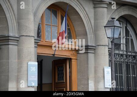 Außenansicht des Quai des Orfevres von 36, dem Polizeihauptquartier in Paris, Frankreich, am 1. August 2014. Die Pariser Polizei hat 51 Kilo Kokain verloren, schätzungsweise 2.5 Millionen Euro, die in ihrem berühmten Hauptquartier am 36 quai des Orfevres unter Verschluss und Schlüssel aufbewahrt werden, das in zahlreichen Kriminalromanen und -Filmen zu sehen war. Aber vor kurzem erkannten die Bullen, dass es fehlt und am Donnerstagabend war die nationale Polizei-Abteilung für innere Angelegenheiten (IGPN) im Hauptquartier auf der Suche nach dem Dope mit Hilfe von Drogen schnüffelnd Hunde. Bis jetzt haben sie mit nichts kommen. Foto von Nicolas Briquet/ABACAPRESS.COM Stockfoto