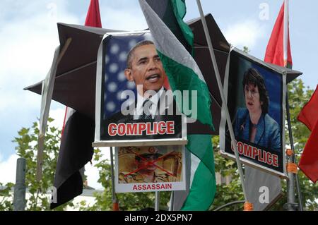 Am 9. August 2014 gehen Menschen mit Fahnen und Transparenten auf die Straße in Paris, Frankreich, um die in Gaza lebenden Palästinenser zu unterstützen. Seit Beginn der israelischen Militäroperation "Fels in der Brandung" starben mehr als 1400 Palästinenser und mehr als 50 Israelis. Foto von Alain Apaydin/ABACAPRESS.COM Stockfoto