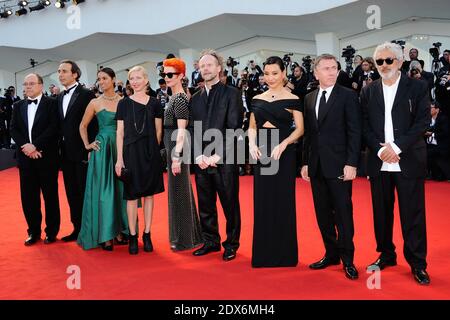 Jurymitglieder Alexandre Desplat, Carlo Verdone, Jhumpa Lahiri, Jessica Hausner, Sandy Powell, Philip Groning, Joan Chen, Tim Roth und Elia Suleiman bei der Birdman-Premiere zur Eröffnung des 71. Internationalen Filmfestivals in Venedig am 27. August 2014 in Venedig, Italien. Foto von Aurore Marechal/ABACAPRESS.COM Stockfoto