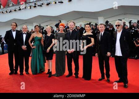 Jurymitglieder Alexandre Desplat, Carlo Verdone, Jhumpa Lahiri, Jessica Hausner, Sandy Powell, Philip Groning, Joan Chen, Tim Roth und Elia Suleiman bei der Birdman-Premiere zur Eröffnung des 71. Internationalen Filmfestivals in Venedig am 27. August 2014 in Venedig, Italien. Foto von Aurore Marechal/ABACAPRESS.COM Stockfoto