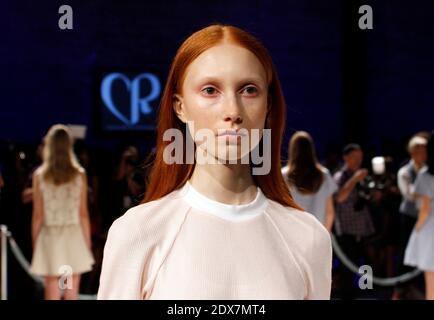 Modelle zeigen Kreationen von Charlotte Ronson während ihrer Präsentation von Mercedes-Benz Frühjahr/Sommer 2015 im Pavillon des Lincoln Center in New York City, NY, USA, am 5. September 2013. Foto von Donna ward/ABACAPRESS.COM Stockfoto