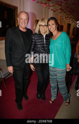 Mireille Darc mit ihrem Mann Pascal Desprez und Adeline Blondieau bei der Feier zum 10-jährigen Bestehen des "Hotel de Sers" am 10. September 2014 in Paris, Frankreich. Foto von Jerome Domine/ABACAPRESS.COM Stockfoto