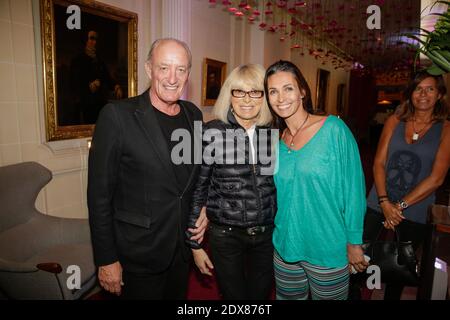 Mireille Darc mit ihrem Mann Pascal Desprez und Adeline Blondieau bei der Feier zum 10-jährigen Bestehen des "Hotel de Sers" am 10. September 2014 in Paris, Frankreich. Foto von Jerome Domine/ABACAPRESS.COM Stockfoto