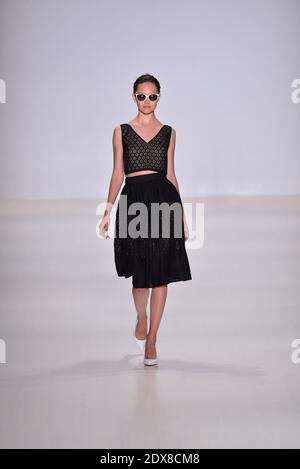 Ein Model geht am 10. September 2014 im Salon im Lincoln Center in New York auf der Start- und Landebahn von Erin Fetherston während der Mercedes-Benz Fashion Week Spring 2015. Foto von Richard Davis/ABACAPRESS.COM Stockfoto