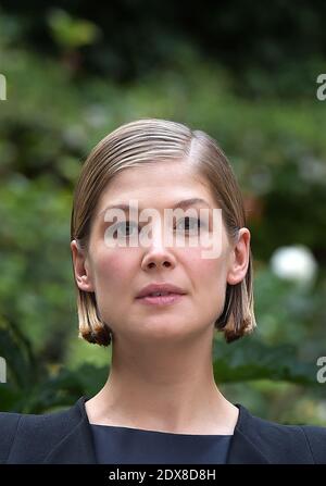 Schauspielerin Rosamund Pike besucht den Film 'Gone Girl' Fotocall in Rom, Italien am 12. September 2014. Foto von Eric Vandeville/ABACAPRESS.COM Stockfoto