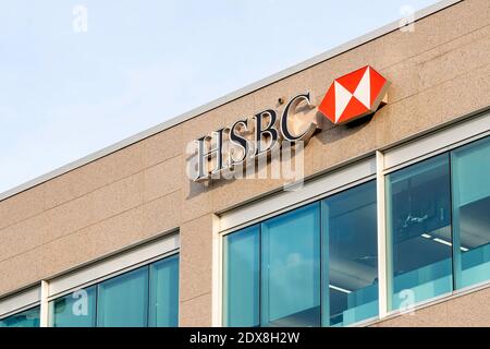 Toronto, Kanada – 7. August 2019: Unterzeichnung des HSBC-Geschäftsgebäudes in Toronto, Kanada. Stockfoto