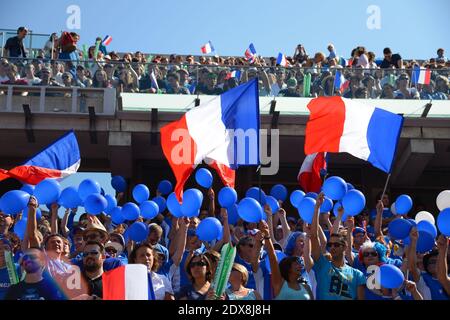 Französische Fans im Halbfinale des Tennis Davis Cup 2014 im Stade Roland-Garros, Paris, Frankreich am 13. September 2014. Foto von Henri Szwarc/ABACAPRESS.COM Stockfoto