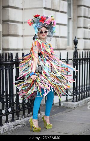 Anne-Sophie Cochevelou, Mode-, Schmuck- und Kostümdesignerin (cycleinheels.blogspot.co.uk) bei Marios Schwab Ready-to-Wear Spring-Summer 2015 Show, die am 14. September 2014 im Somerset House, London, England, stattfand. Sie trägt ihre eigenen Designs. Foto von Marie-Paola Bertrand-Hillion/ABACAPRESS.COM Stockfoto