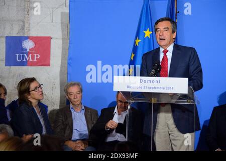 Francois Fillon, ehemaliger Premierminister und Mitglied eines Triumvirats, der die französische rechte UMP-Partei anführt, wird am 21. September 2014 bei einem Grillfest mit Militanten in Domont bei Paris, Frankreich, gesehen. Foto von Nicolas Briquet/ABACAPRESS.COM Stockfoto