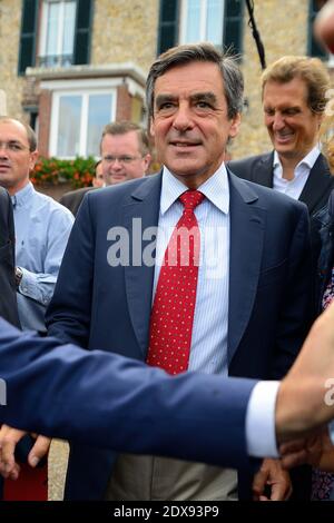 Francois Fillon, ehemaliger Premierminister und Mitglied eines Triumvirats, der die französische rechte UMP-Partei anführt, wird am 21. September 2014 bei einem Grillfest mit Militanten in Domont bei Paris, Frankreich, gesehen. Foto von Nicolas Briquet/ABACAPRESS.COM Stockfoto