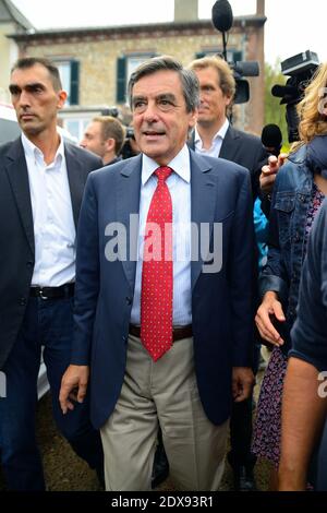 Francois Fillon, ehemaliger Premierminister und Mitglied eines Triumvirats, der die französische rechte UMP-Partei anführt, wird am 21. September 2014 bei einem Grillfest mit Militanten in Domont bei Paris, Frankreich, gesehen. Foto von Nicolas Briquet/ABACAPRESS.COM Stockfoto