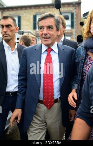 Francois Fillon, ehemaliger Premierminister und Mitglied eines Triumvirats, der die französische rechte UMP-Partei anführt, wird am 21. September 2014 bei einem Grillfest mit Militanten in Domont bei Paris, Frankreich, gesehen. Foto von Nicolas Briquet/ABACAPRESS.COM Stockfoto