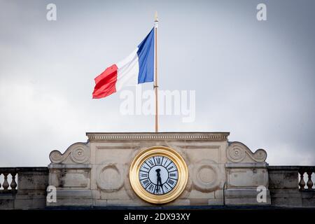 Blick von der Seite auf den Palais du Luxembourg, Sitz des Senats, der während der Tage des Kulturerbes (Journees du Patrimoine) in Paris, Frankreich, am 21. September 2014 für die Öffentlichkeit zugänglich ist. Einmal im Jahr öffnet Frankreich die Türen zu Tonnen von faszinierenden, bizarren und wichtigen Orten, die in der Regel für die Öffentlichkeit geschlossen sind. Foto von Audrey Poree/ABACAPRESS.COM Stockfoto